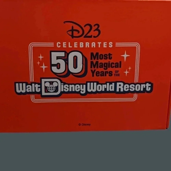 Disney d23 set lunchbox and pin set - Picture 6 of 14